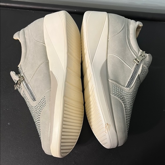 Morecome Women’s faux crystal double zipper wedge sneakers - slip on size 6.5 - Picture 7 of 8